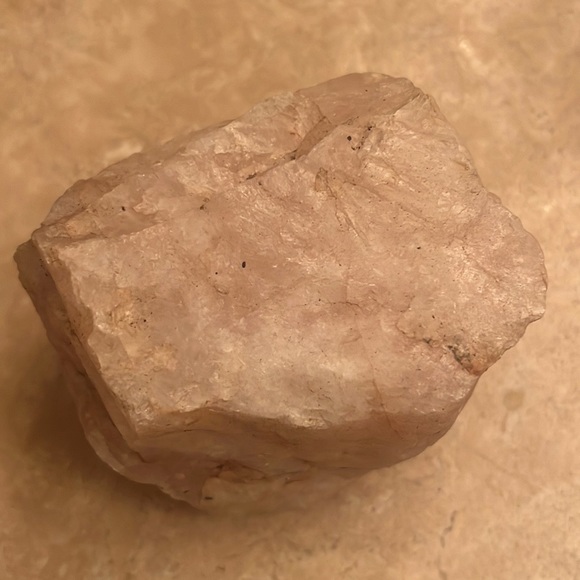 Rose quartz stone in the raw - Picture 12 of 16